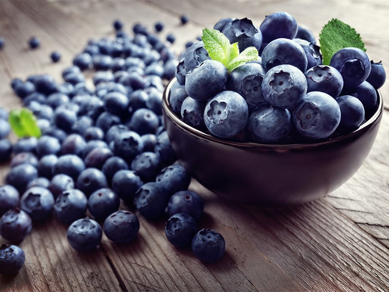 Gesunde Pflanzenstoffe, wie Polyphenole, stecken besonders viel in Beeren. 