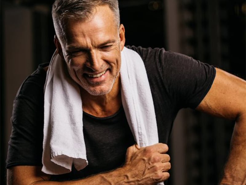 Neben deinem Workout im Fitnessstudio gibt es noch weitere Maßnahmen, mit denen du dein BioAge optimieren kannst, z. B. mit einer positiven Lebenseinstellung.