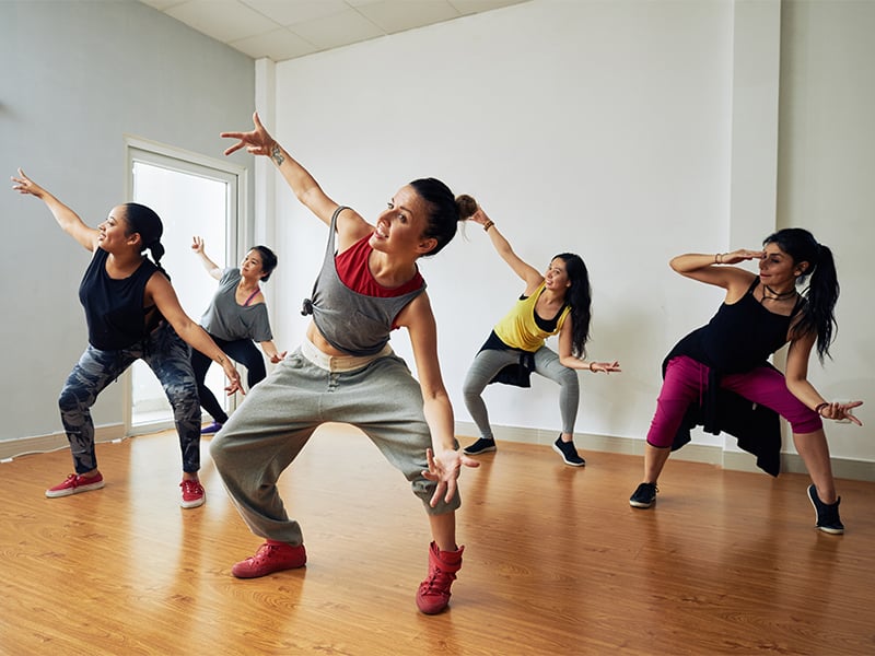 Musikalisch hat Hip Hop seine Wurzeln klar im Rap, Soul und Funk. Dazu kommen ausgefallene Choreografien mit Einflüssen aus Breakdance, Locking oder Popping.