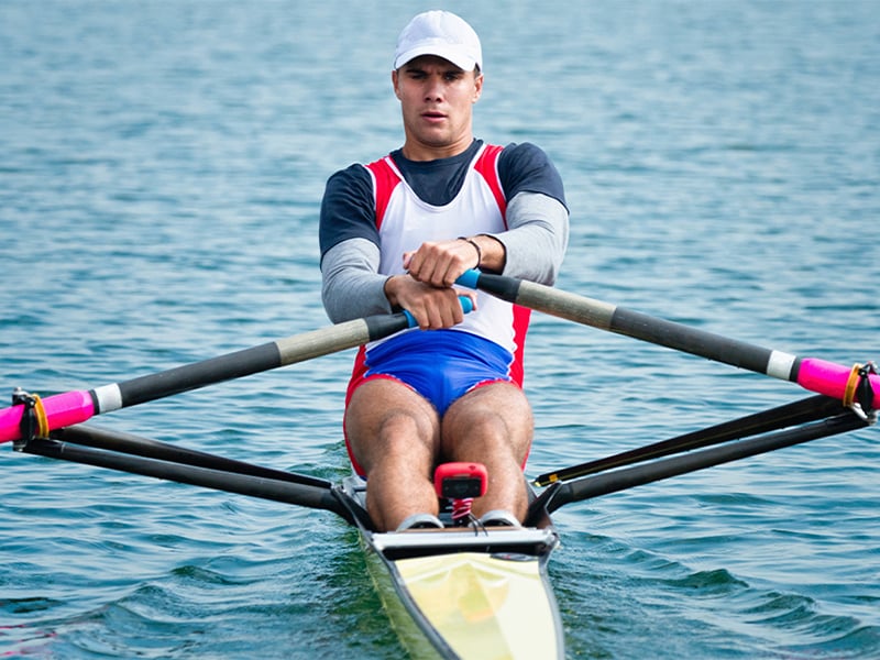 Outdoor-Sport auf dem Wasser: Rudern ist ein super Ganzkörper- und Kraftausdauer-Training!