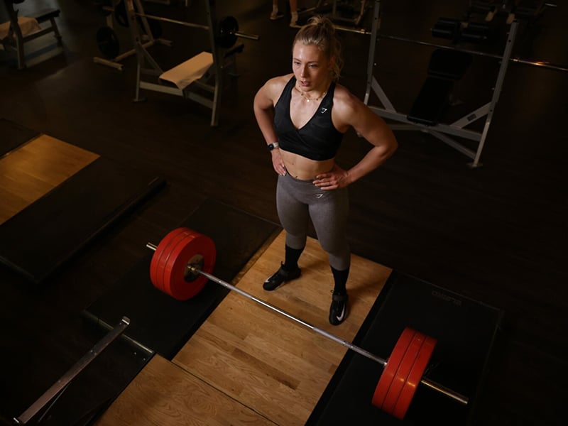 Vorteile + 5 Ganzkörper-Übungen mit Geräten + 5 Bodyweight-Übungen.