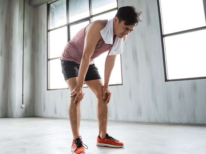 Hast du in letzter Zeit zu viel Sport getrieben, treten oft Krankheitsgefühle nach dem Training auf.