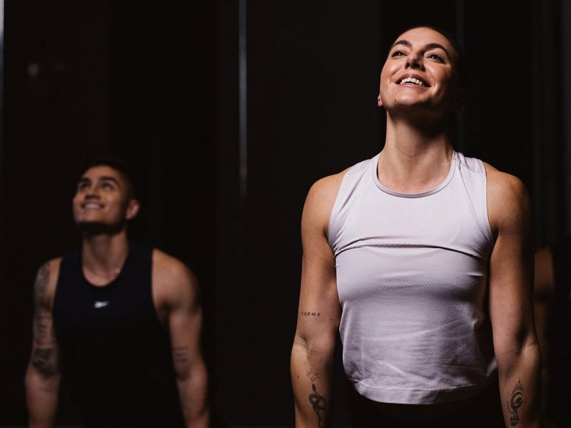 Gründe für Nacken-Verspannungen, schnelle Hilfe gegen Nackenschmerzen, Nackentraining-Basics, Nackenmuskeln langfristig stärken, Halswirbelsäule entlasten, FAQ, Mobility-Training bei Fitness First.