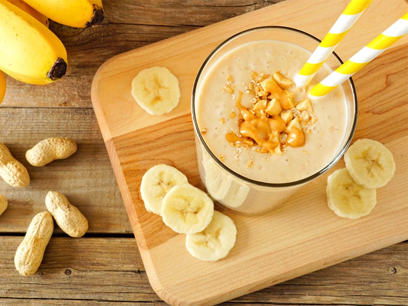 Bananen-Smoothies eignen sich besonders gut vor deinem Kraft-Workout, um dich nochmal richtig zu stärken.