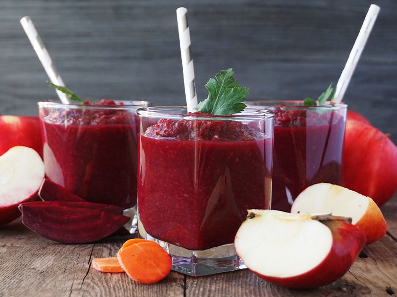Rote Bete ist super vielfältig und passt zu einigen Rezepten, z. B. in frischen Smoothies!