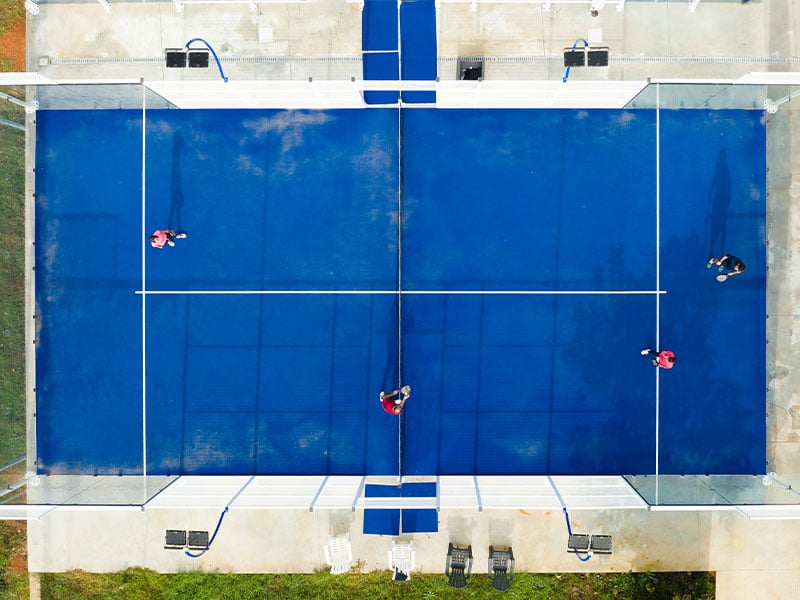 Der Padel Court ist ein Rechteck und misst 10x20 Meter.
