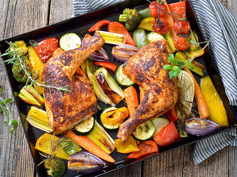 Meal Prep fürs Office & Co.: Ofengemüse mit Hühnchen