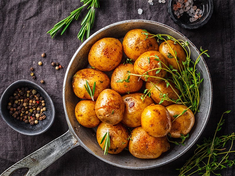 Carbs sind in vielen bekannten Lebensmitteln enthalten, wie z. B. Kartoffeln.