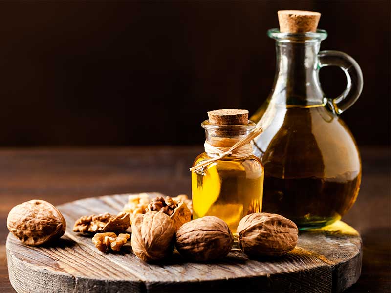 Walnussöl ist besonders gesund, da es besonders reich an Omega-3-Fettsäuren ist.