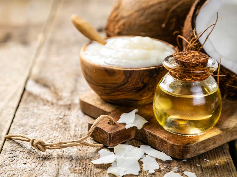 MCT-Öl ist unter anderem in Kokosöl und anderen Kokos-Produkten enthalten.