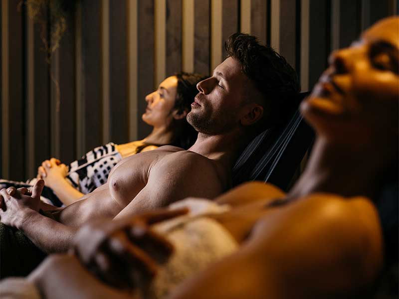 Was ist Muskelregeneration? So erholen sich Muskeln passiv & aktiv, Regenerations-TIpps, FAQ + Muskelregeneration mit Fitness First.
