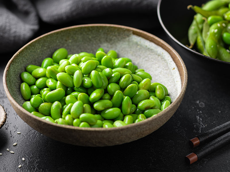 Edamame sind junge, grüne Sojabohnen.