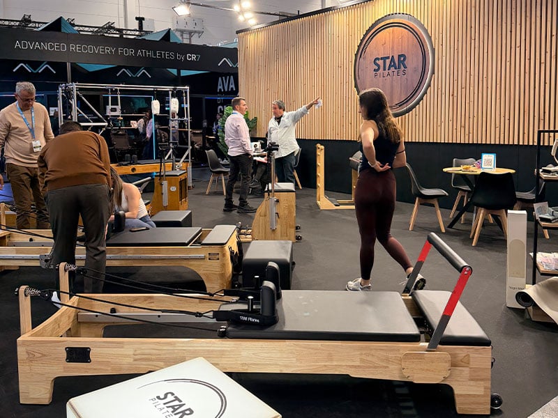 Pilates erlebte auf der FIBO einen Glow up – und zwar mit Reformer Pilates.