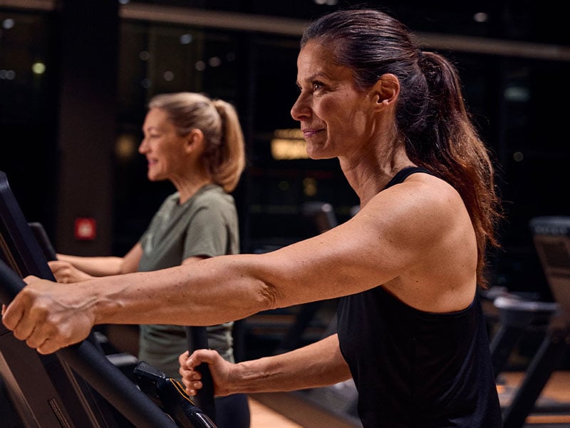 Cardio: Entweder in jeder Einheit oder als eigenes Ausdauertraining ca. 1-2x pro Woche