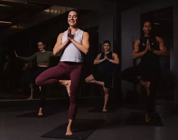 Yoga Gruppentraining bei Fitness First