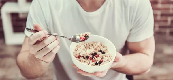 Fitness-Frühstück für Sportler:innen: Nährstoffe & Rezepte