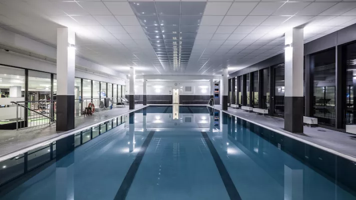 Fitness First München Schwimmbad