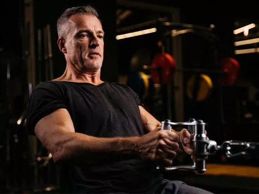 Schon ein zusätzlicher Verbrauch von 1.000 Kilokalorien pro Woche kann die Sterblichkeit um 20 % gegenüber Nicht-Sportler:innen senken.