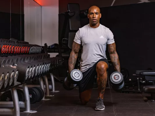 Eine gute Functional-Workout-Routine sind Lunges.