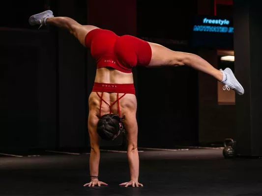 Was ist Calisthenics und was bringt es? Übungen und Trainingspläne, FAQ + Calisthenics Workouts bei Fitness First.